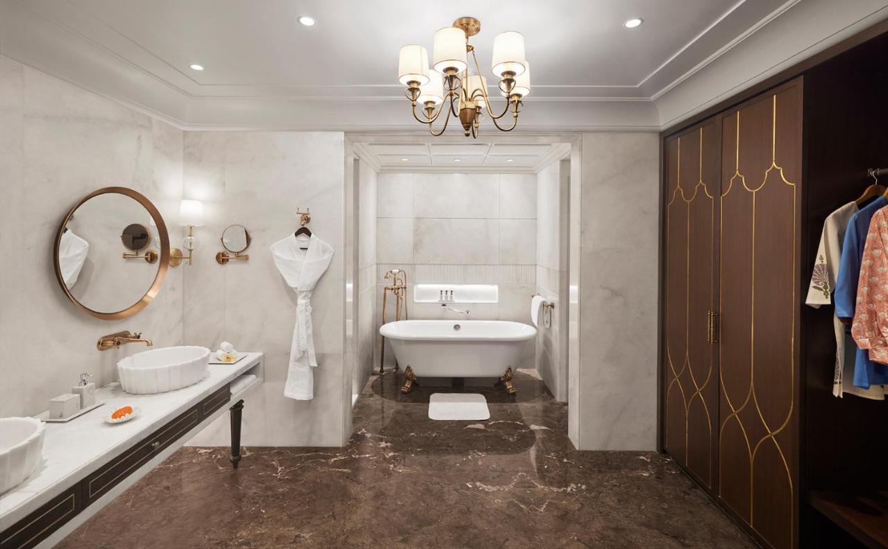 Luxury Room King Bed